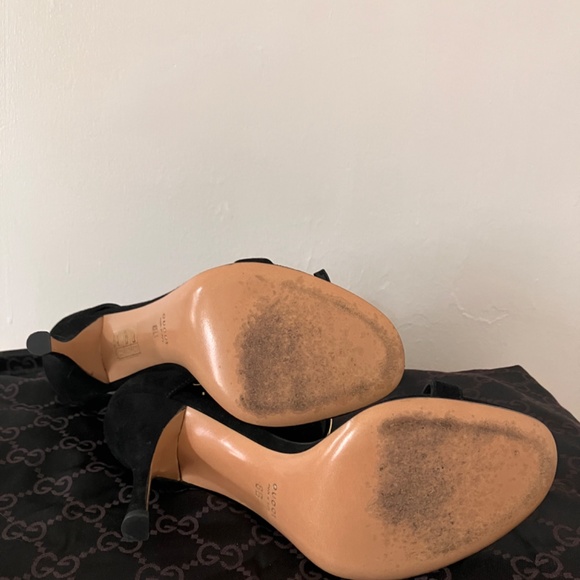 GUCCI SILVER STIRRUP SUEDE HEELS - Picture 8 of 9